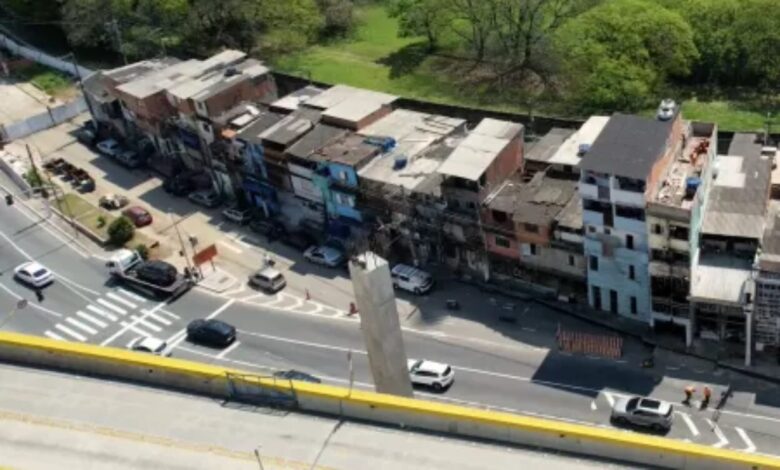 Expansão da Linha 15-Prata: notícia sobre desapropriações e reassentamento na favela da Vila Prudente.