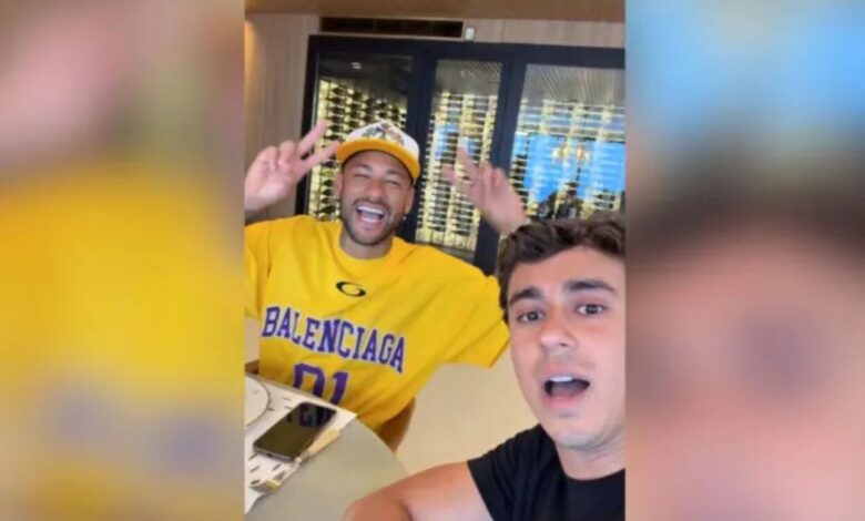 Vídeo publicado por Nikolas Ferreira mostra Neymar fazendo gesto '22' associado à campanha 22