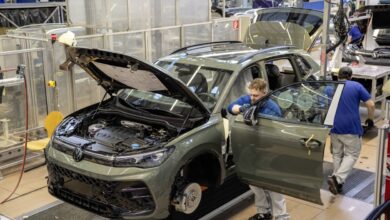Volkswagen sob pressão! Funcionários ameaçam greve na Alemanha por acordos salariais 3 Thorsten Groeger anuncia possibilidade de greve na Volkswagen se a empresa não restabelecer acordos salariais rescindidos.