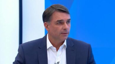 Transparência Internacional cobra Flávio Bolsonaro por R$ 13,7 milhões faturados pelo escritório enquanto era senador