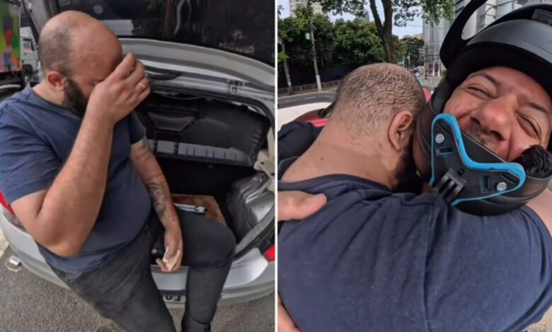 Valentim entrega R$250 a motorista Edpo na Marginal Pinheiros após alternador do carro quebrar